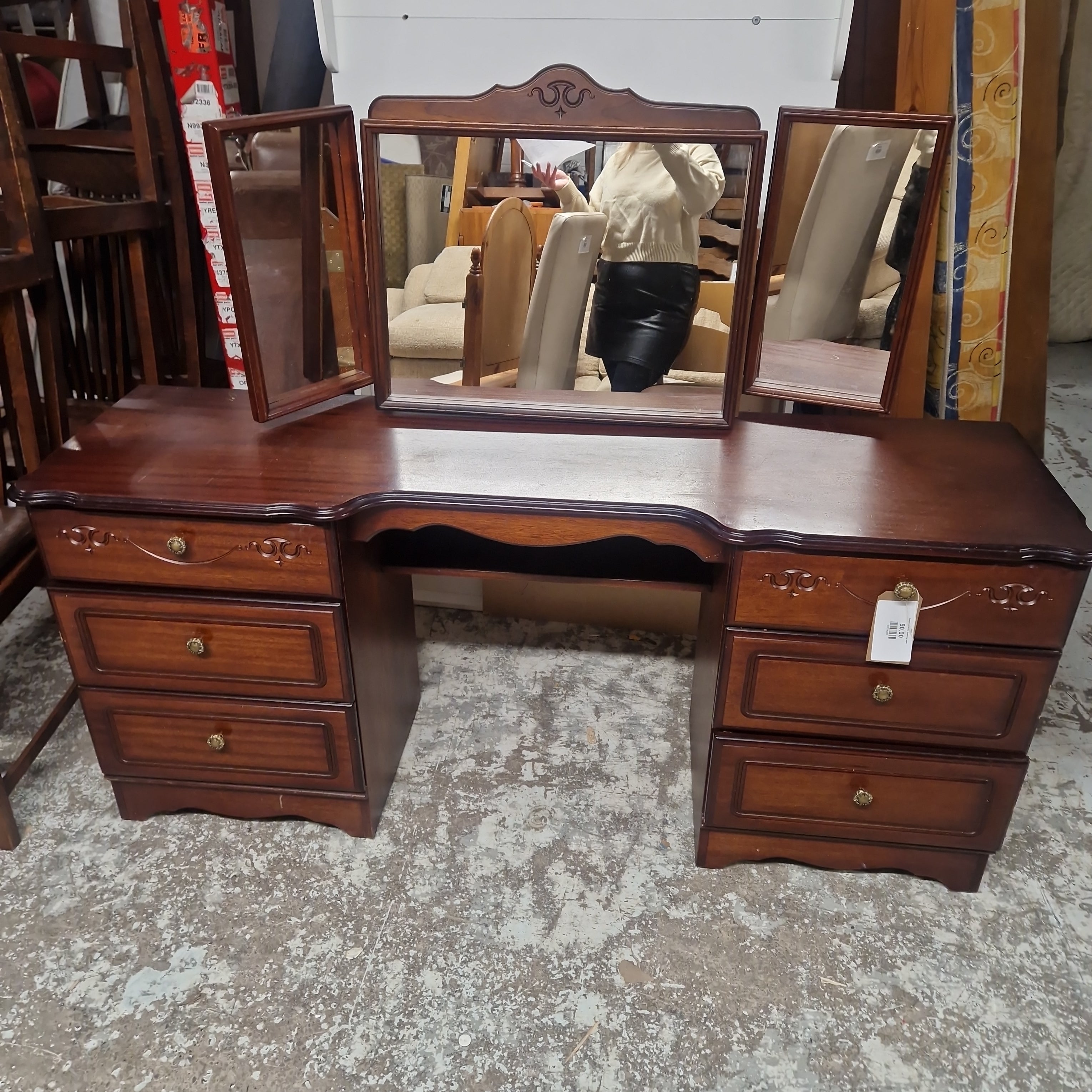 Dressing Table with Mirror | 85% Off | Kaiyo