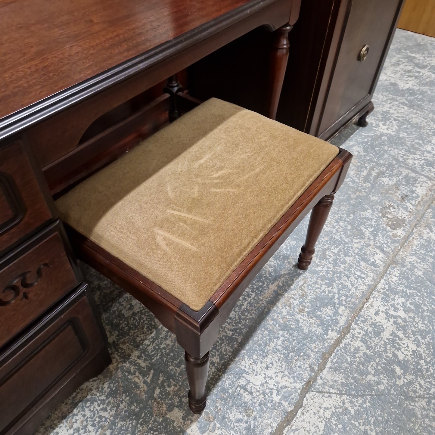 Rossmore mahogany 3 drawer dressing table with mirror and low stool