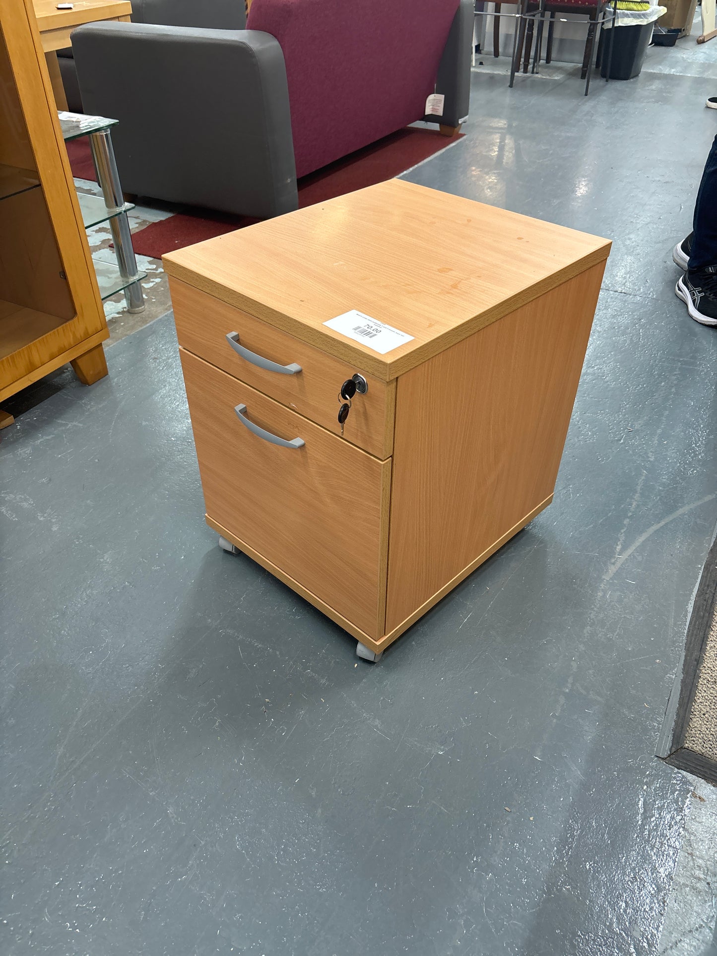 Beech under desk pedestals 2 and 3 drawer, keys not supplied