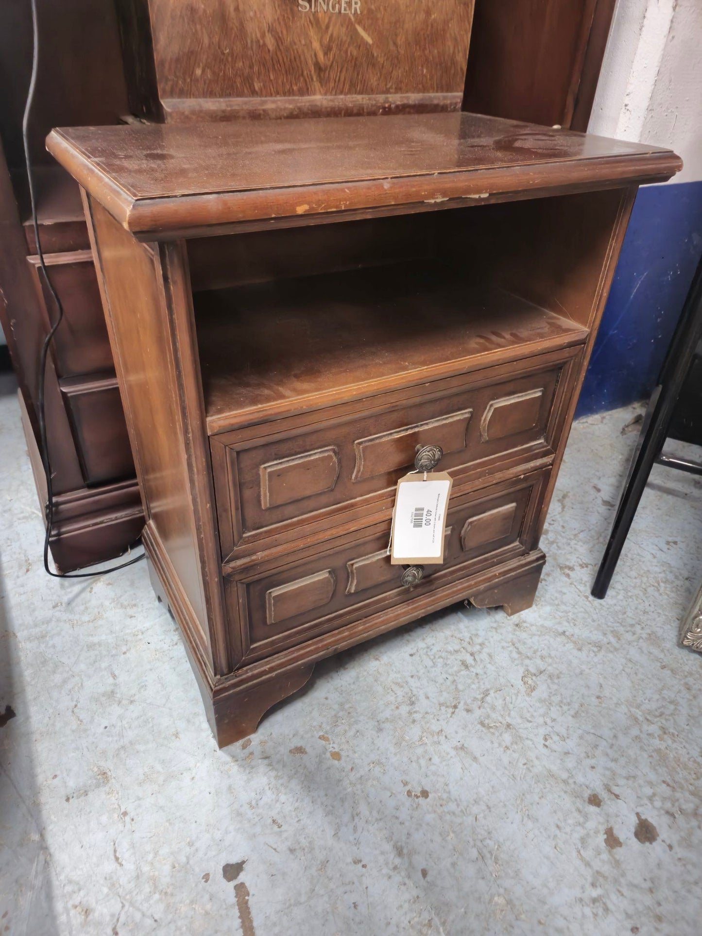 Mahogany bedside locker with 2 doors and self 4124