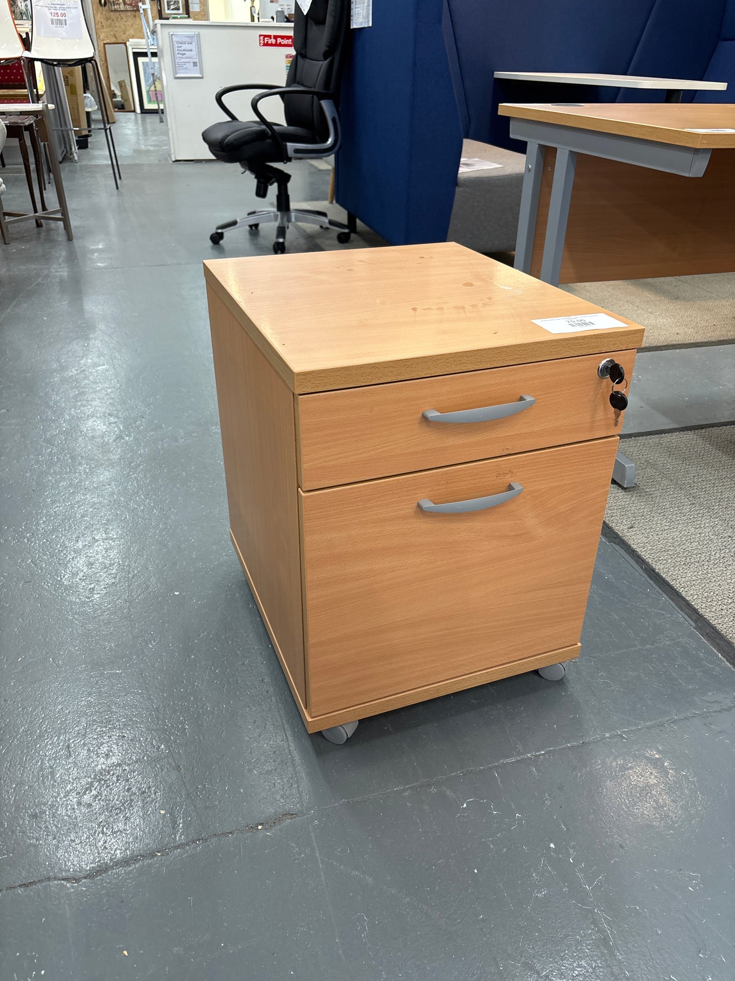 Beech under desk pedestals 2 and 3 drawer, keys not supplied