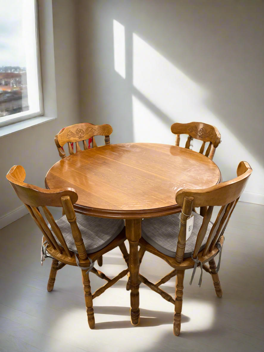 Circular Pine dining table with 4 matching spindle back dining chairs 2125