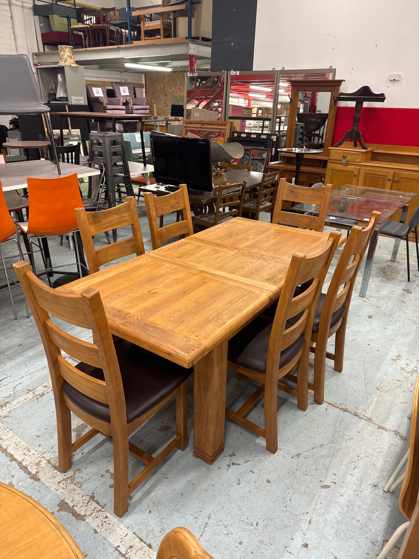 Solid Oak Kitchen Table Set With 6 Matching Oak Chairs And Leather Seats  1125