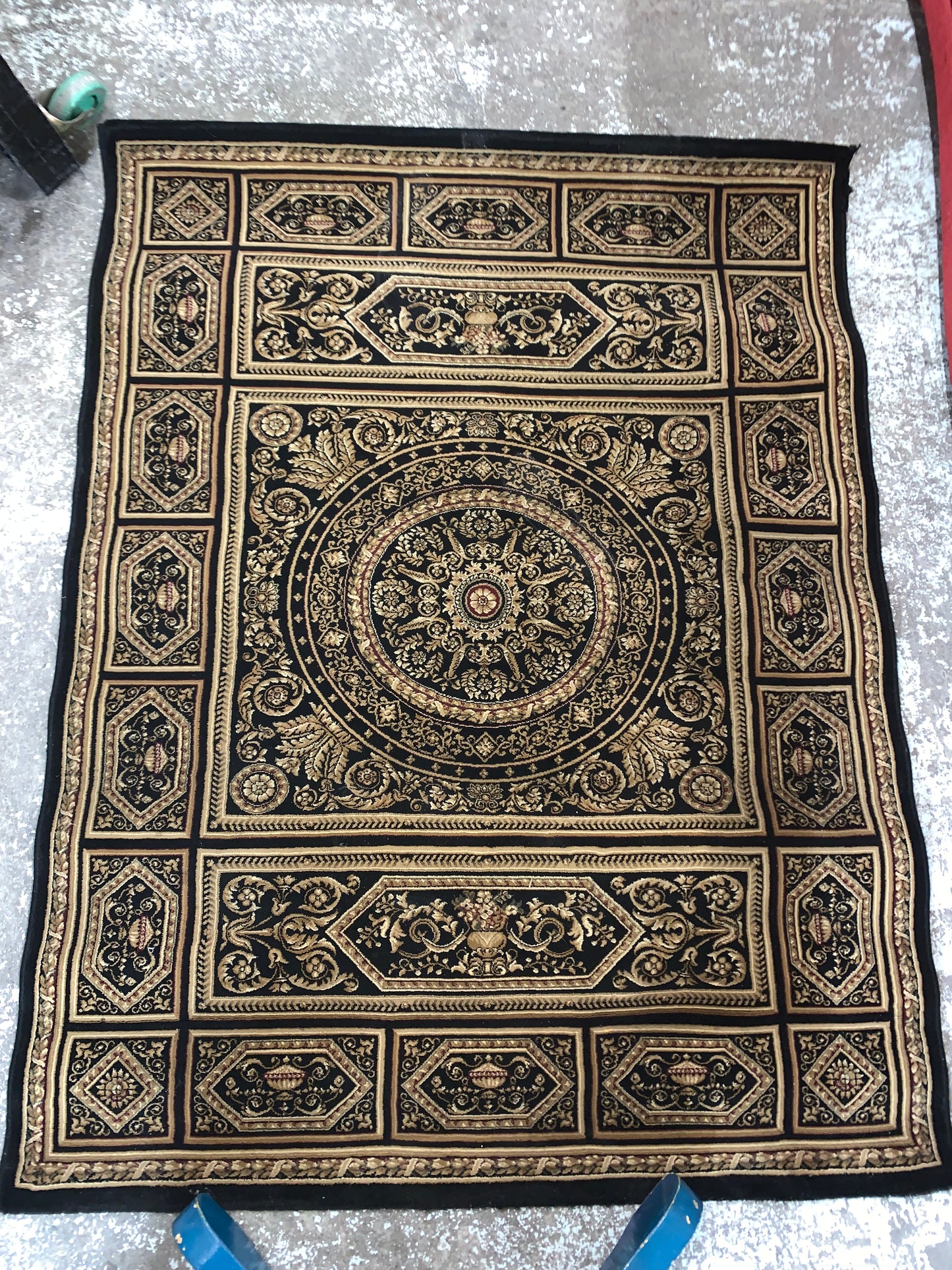 black and gold pattern floor rug 1125