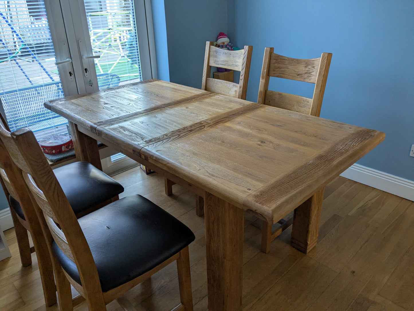 Solid Oak Kitchen Table Set With 6 Matching Oak Chairs And Leather Seats  1125