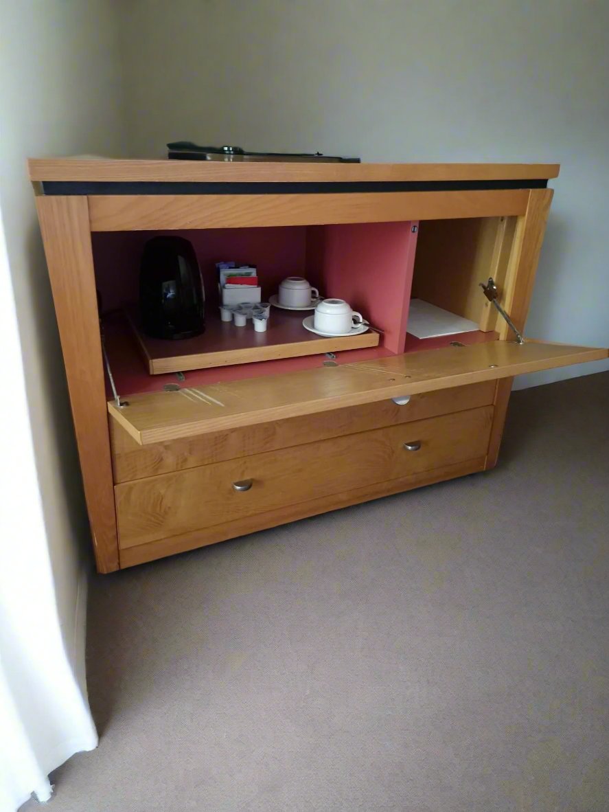 Large light wood stained TV unit / Chest of Drawer- Ex Hotel stock
WAS €125
NOW €60