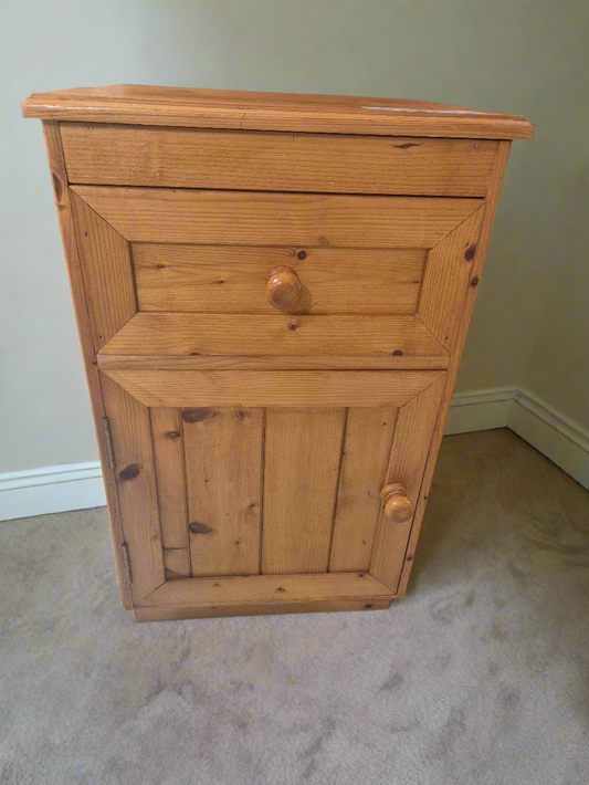 Solid pine 1 door 1 drawer bedside locker%A0 4124