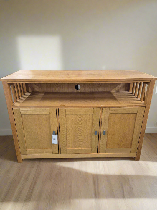 Oak veneer 3 door sideboard with shelf  4224