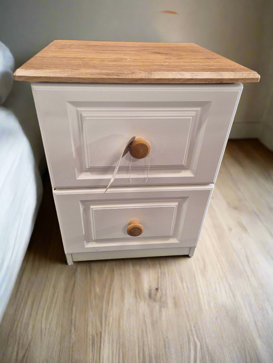 Cream and oak laminate bedside lockers 4224