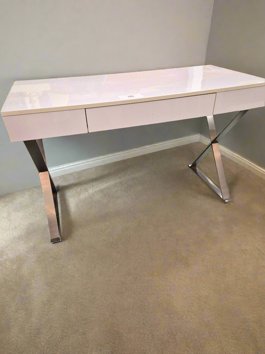 White gloss desk on metal frame  4224