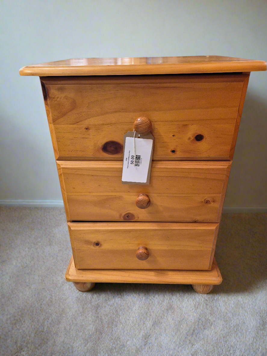 Pine 3 drawer bedside locker 4124