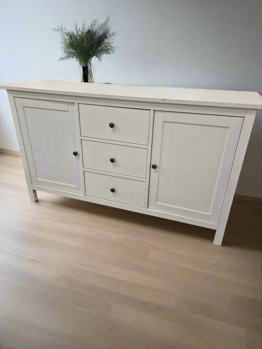 White painted 2 door 3 drawer sideboard  4224