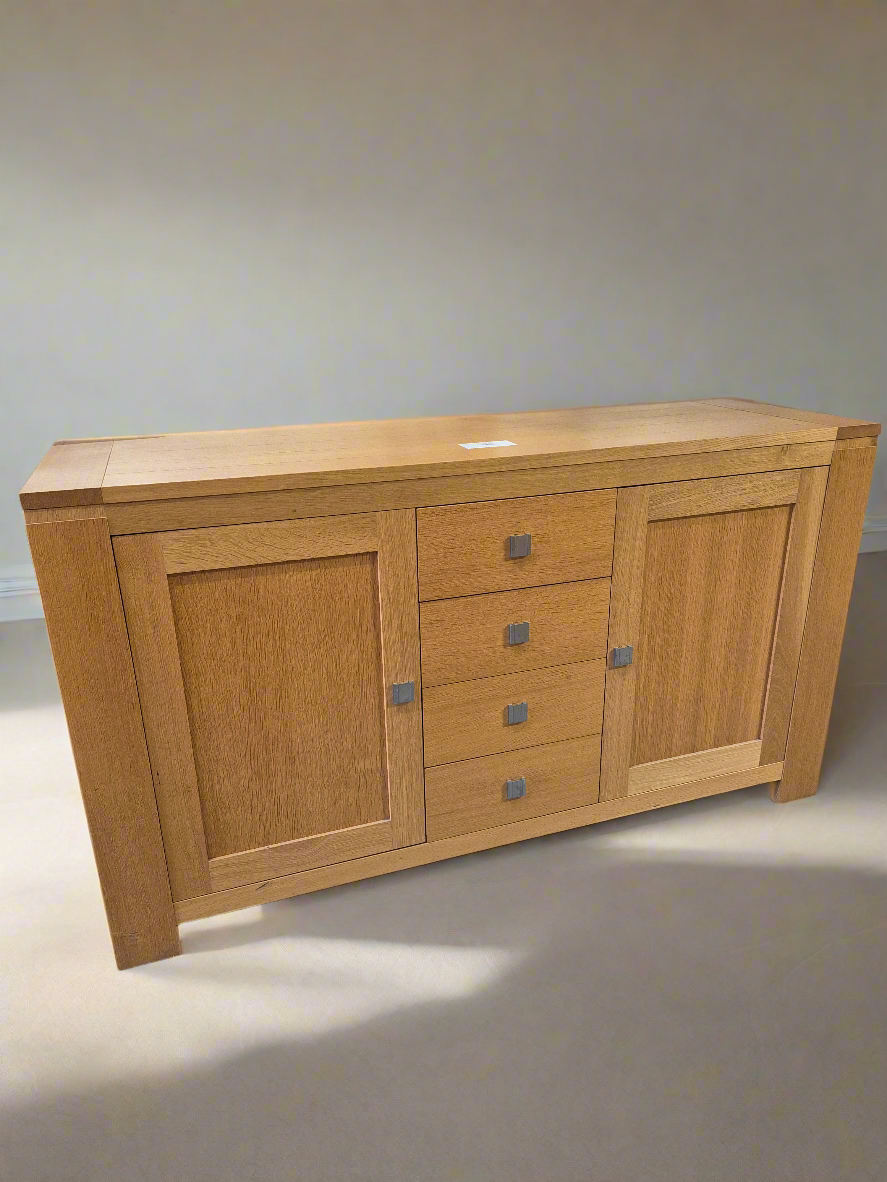 Oak 2 door 2 drawer sideboard  3124