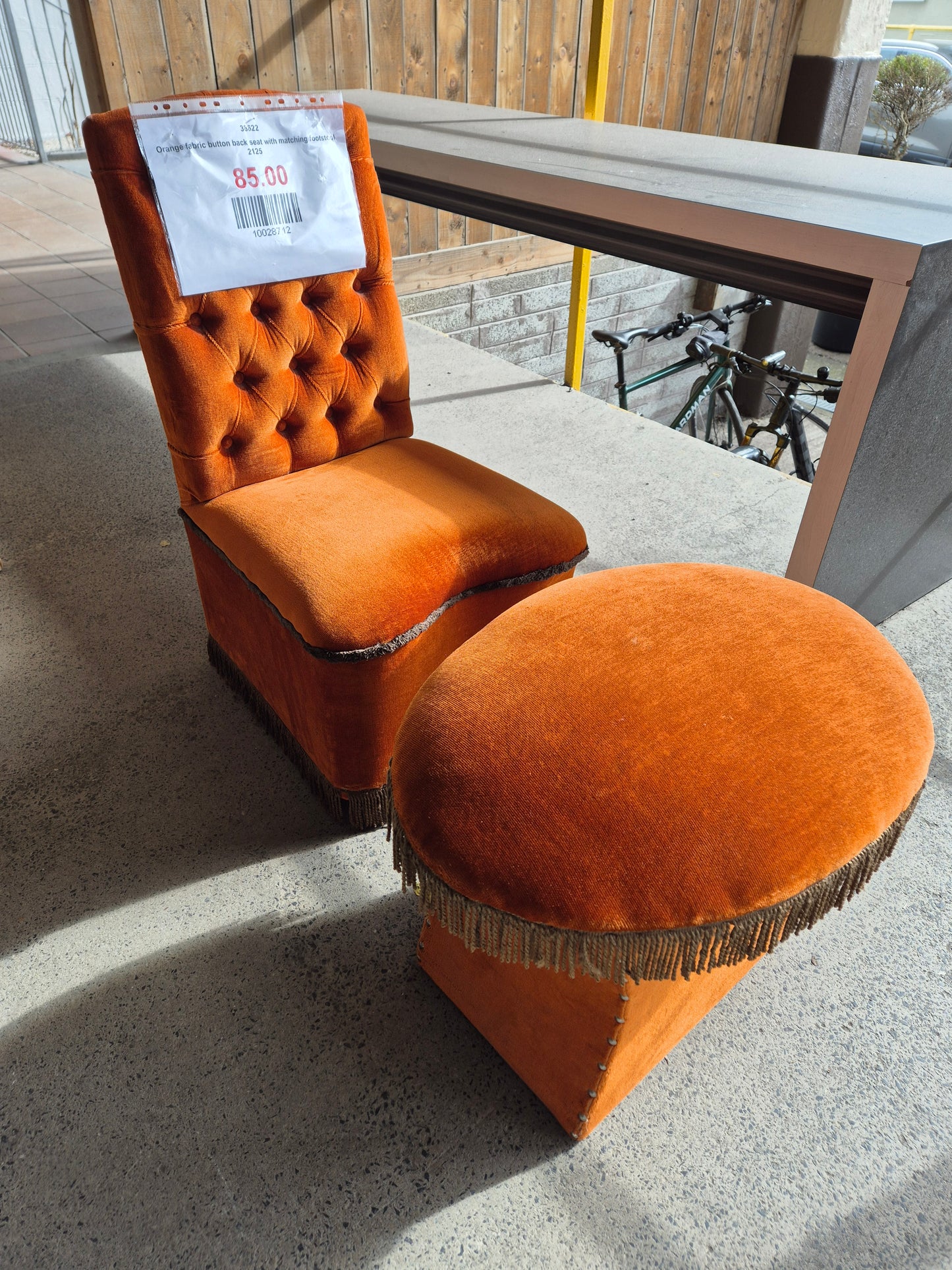 Orange fabric button back seat with matching footstool 2125