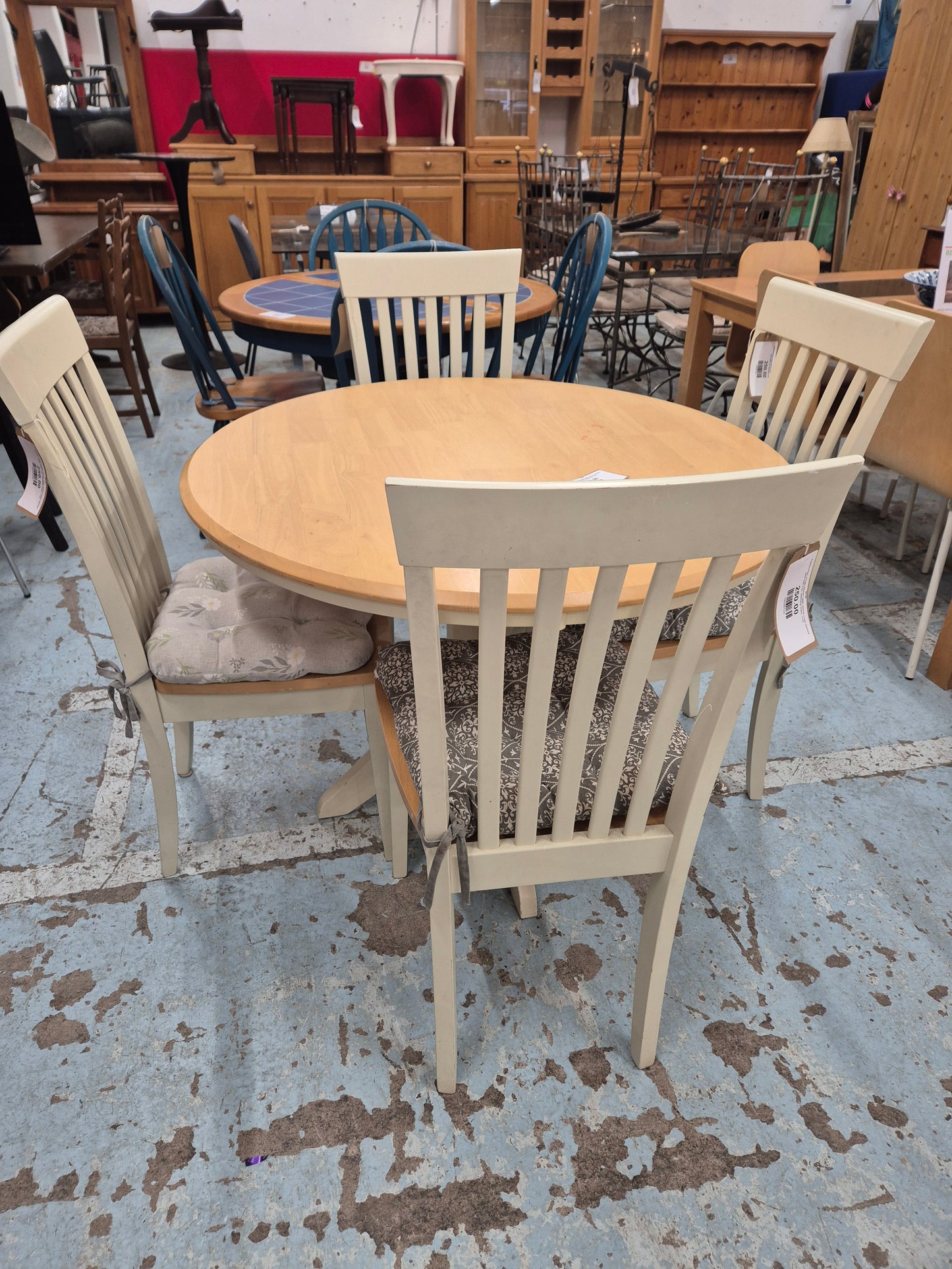 Rubberwood circular kitchen table central cream painted base with 4 no. matching chairs  1125