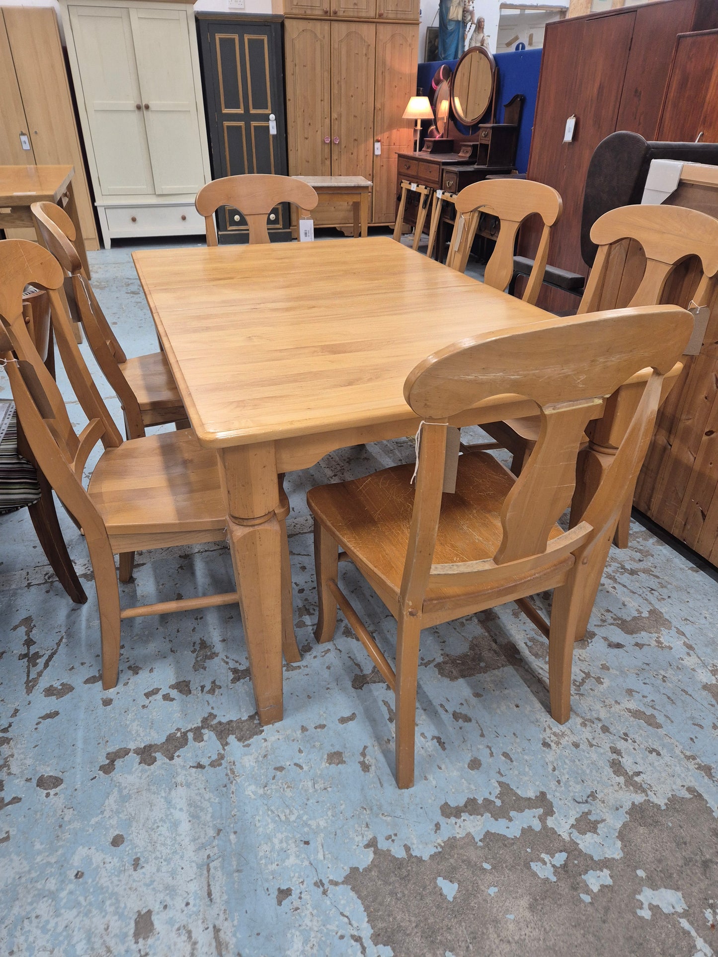 Hardwood extendable rectangular kitchen table with 6 no. matching solid wood chairs  4224