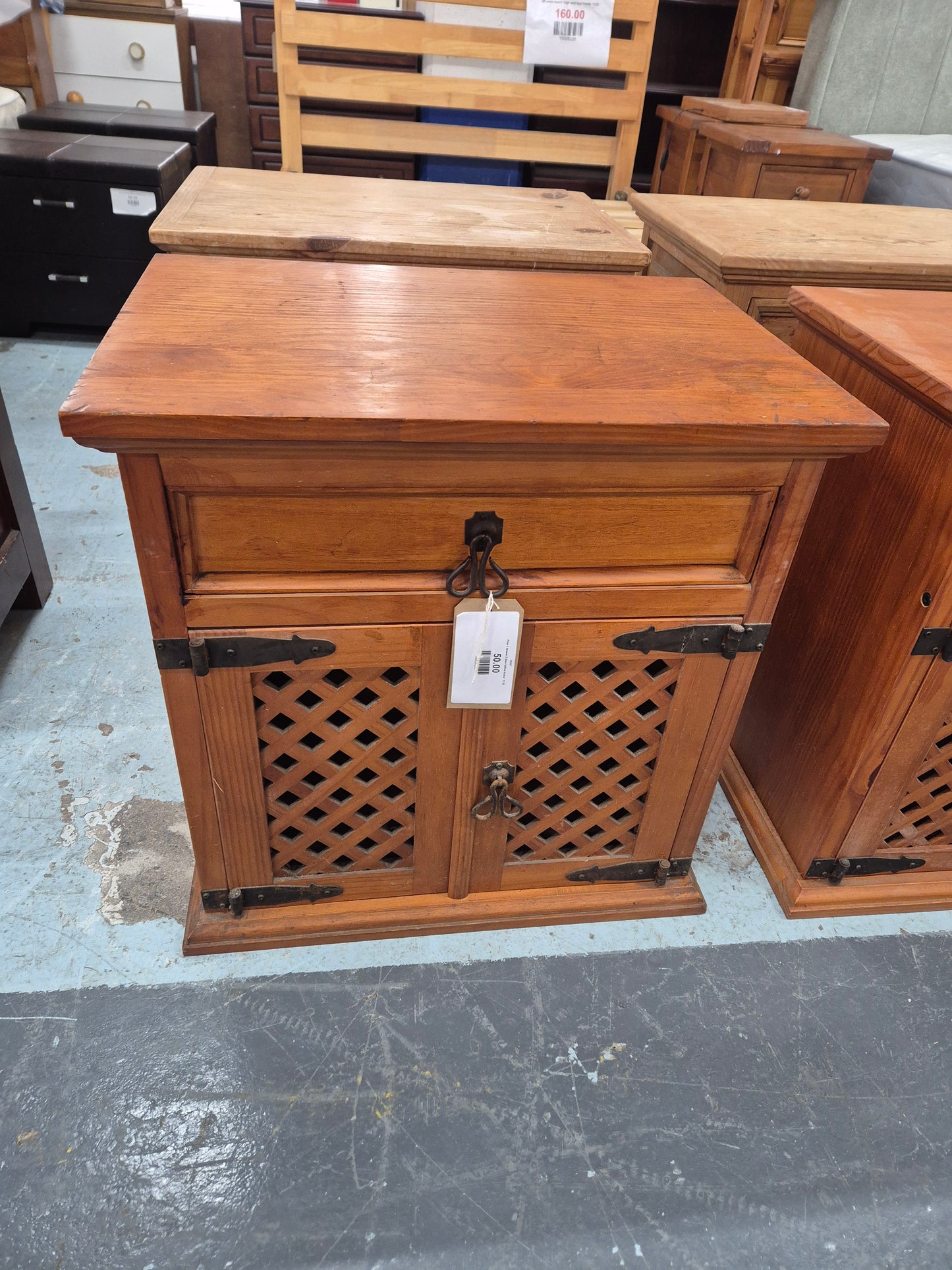 Pine 1 drawer 2 door lattice locker  1125