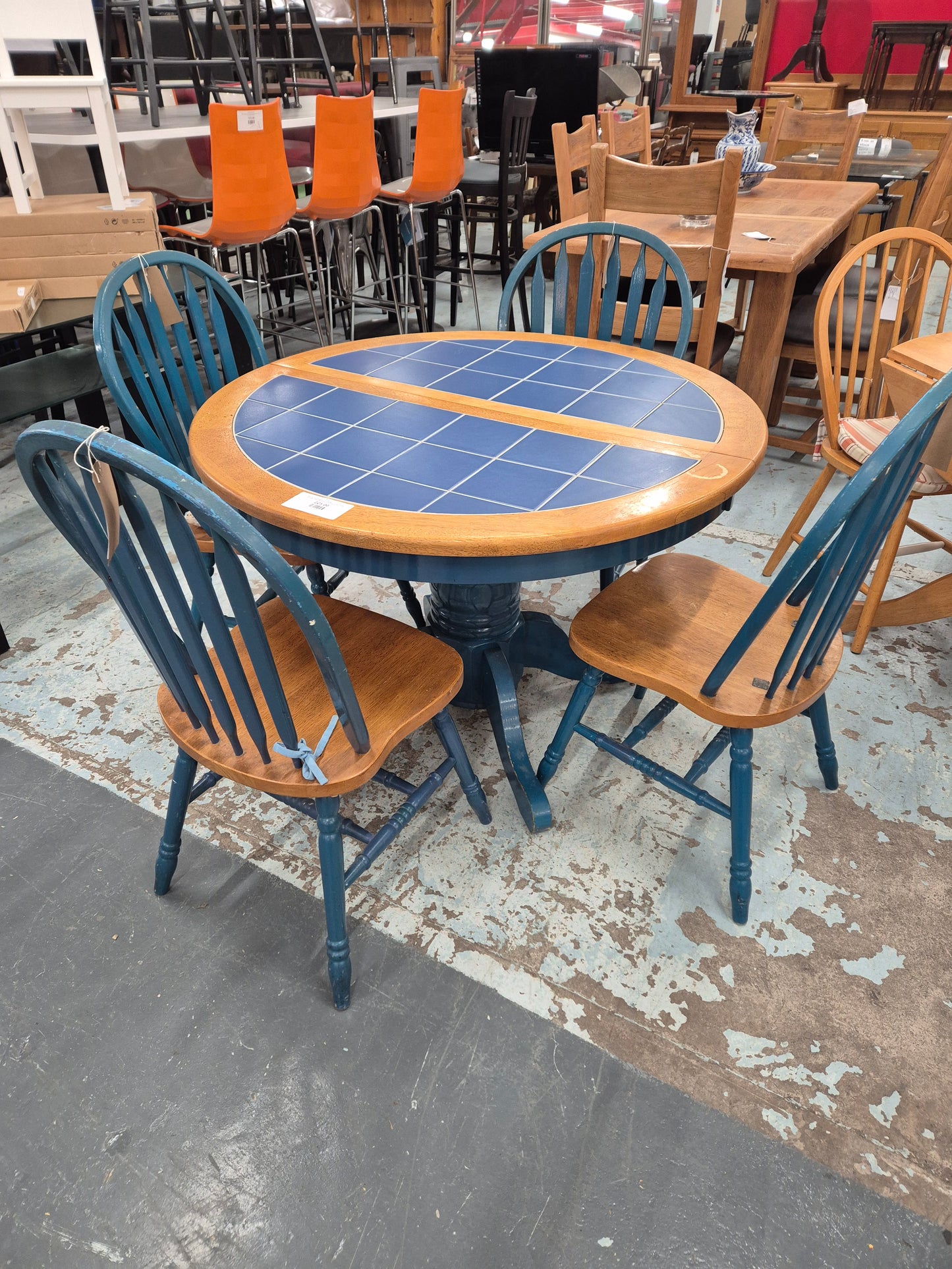 Blue tile and hardwood EXTENDABLE circular kitchen table with central base and 4 no. teal dining chairs  1125