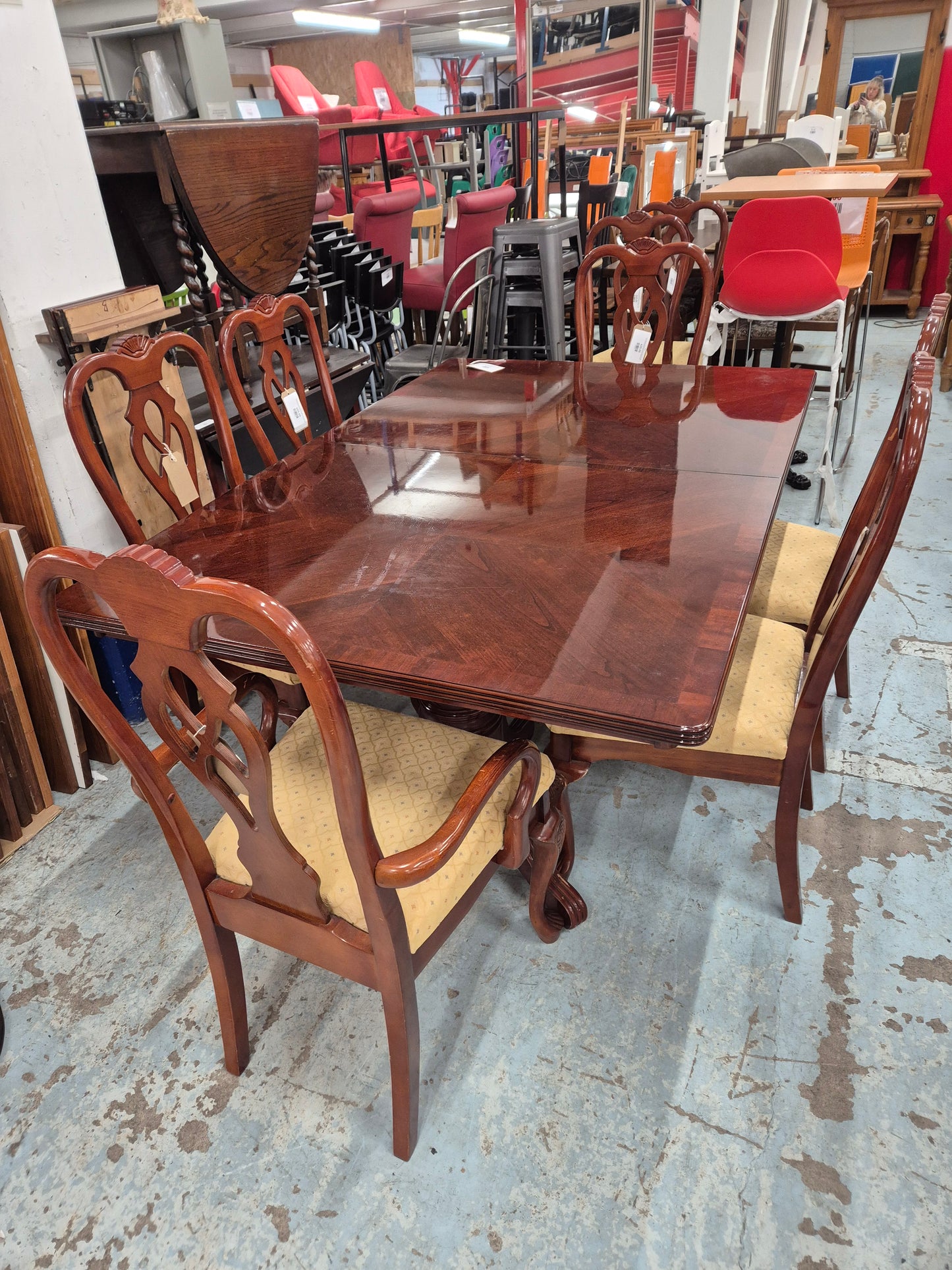 Large high gloss mahogany extendable dining chair with 6 no. matching dining chairs and 2 no. carvers  1125