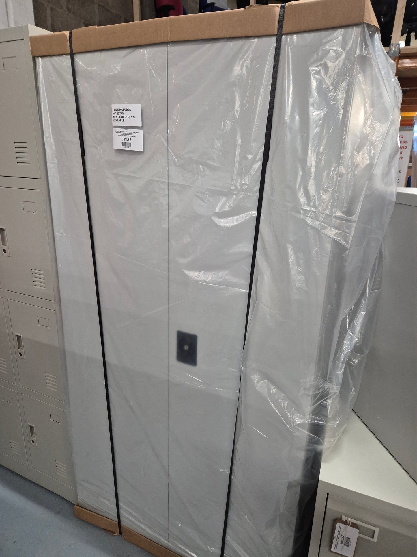 NEW STOCK - AZ72DDG Tall 6x3 steel unit 400M deep cw shelves. 2 door cupboard c/w 3 standard shelves, 1829Hx914Wx400D GREY
SHELVES DELIVERED WITHIN THE UNIT