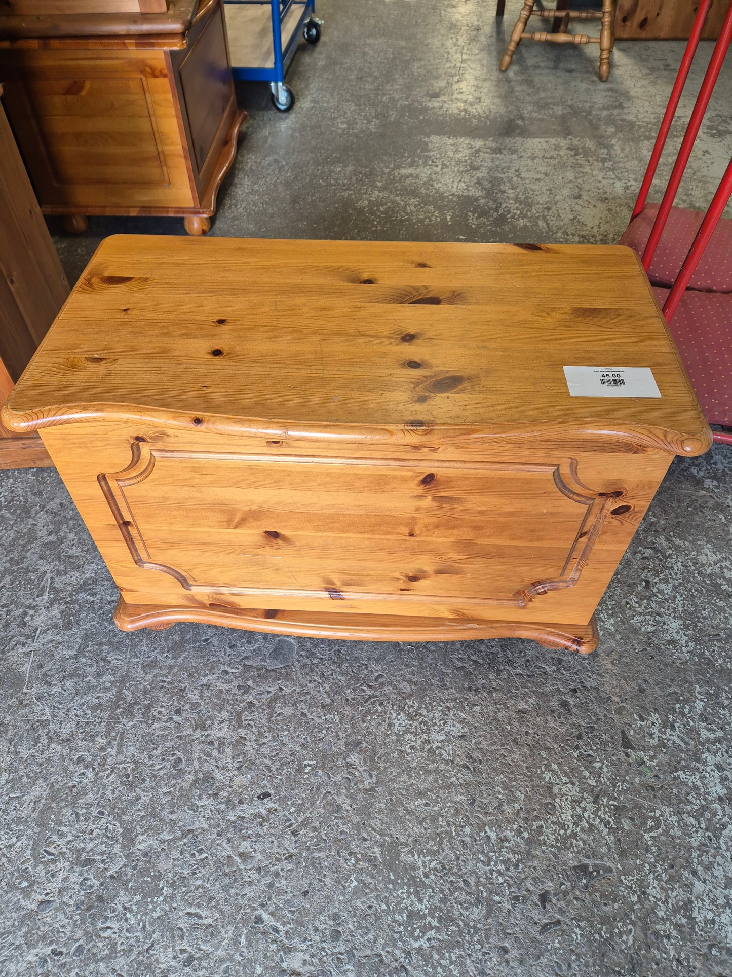 Solid pine open blanket box