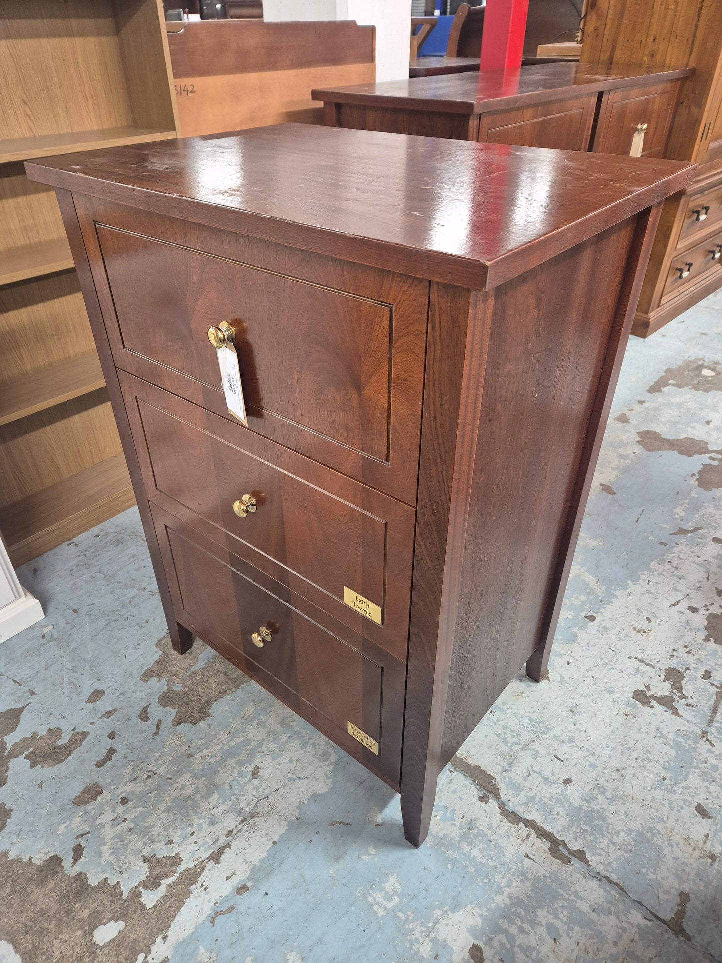 Tall mahogany veneer large 3 drawer chest of drawers 1125