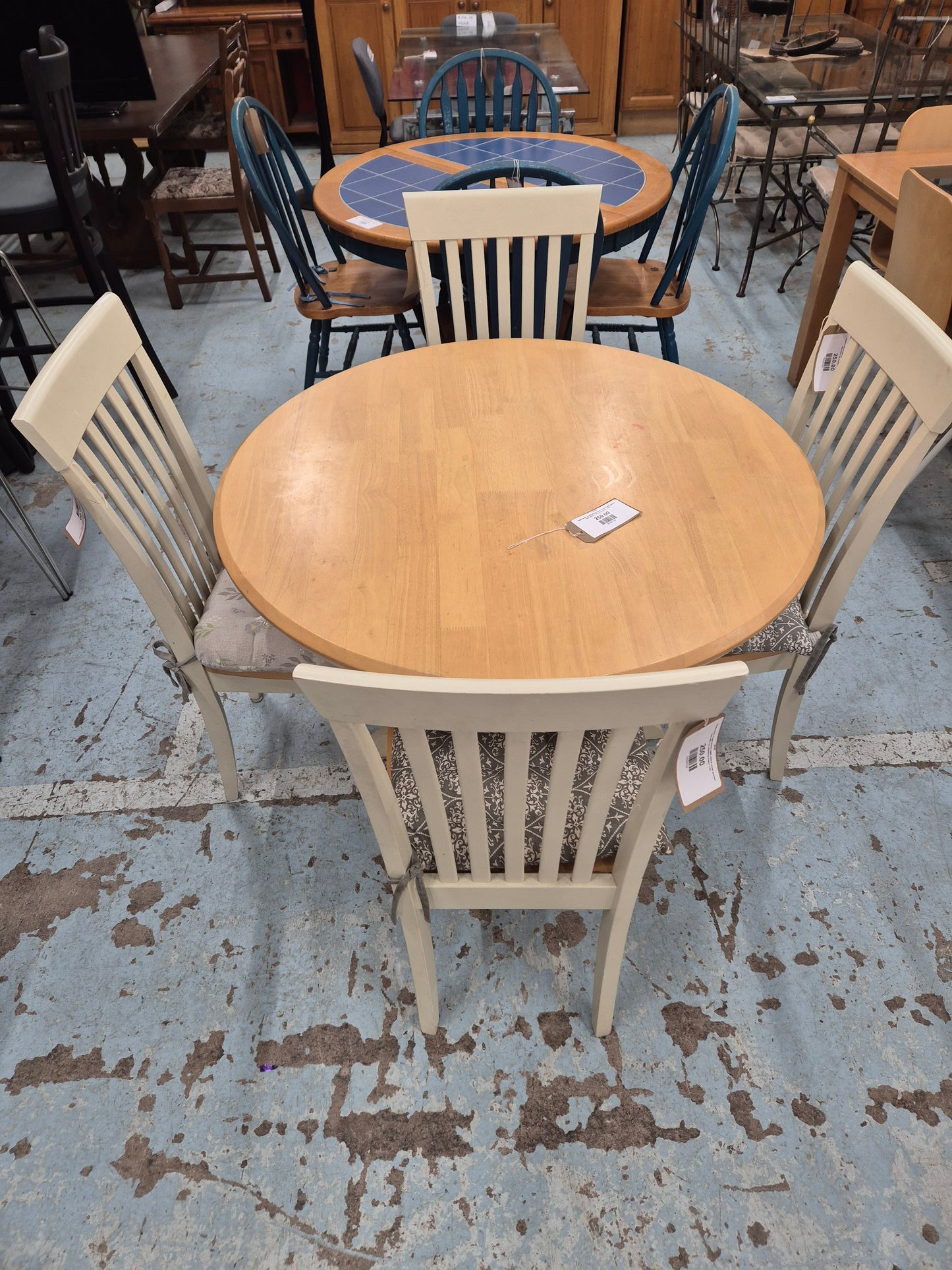 Rubberwood circular kitchen table central cream painted base with 4 no. matching chairs  1125