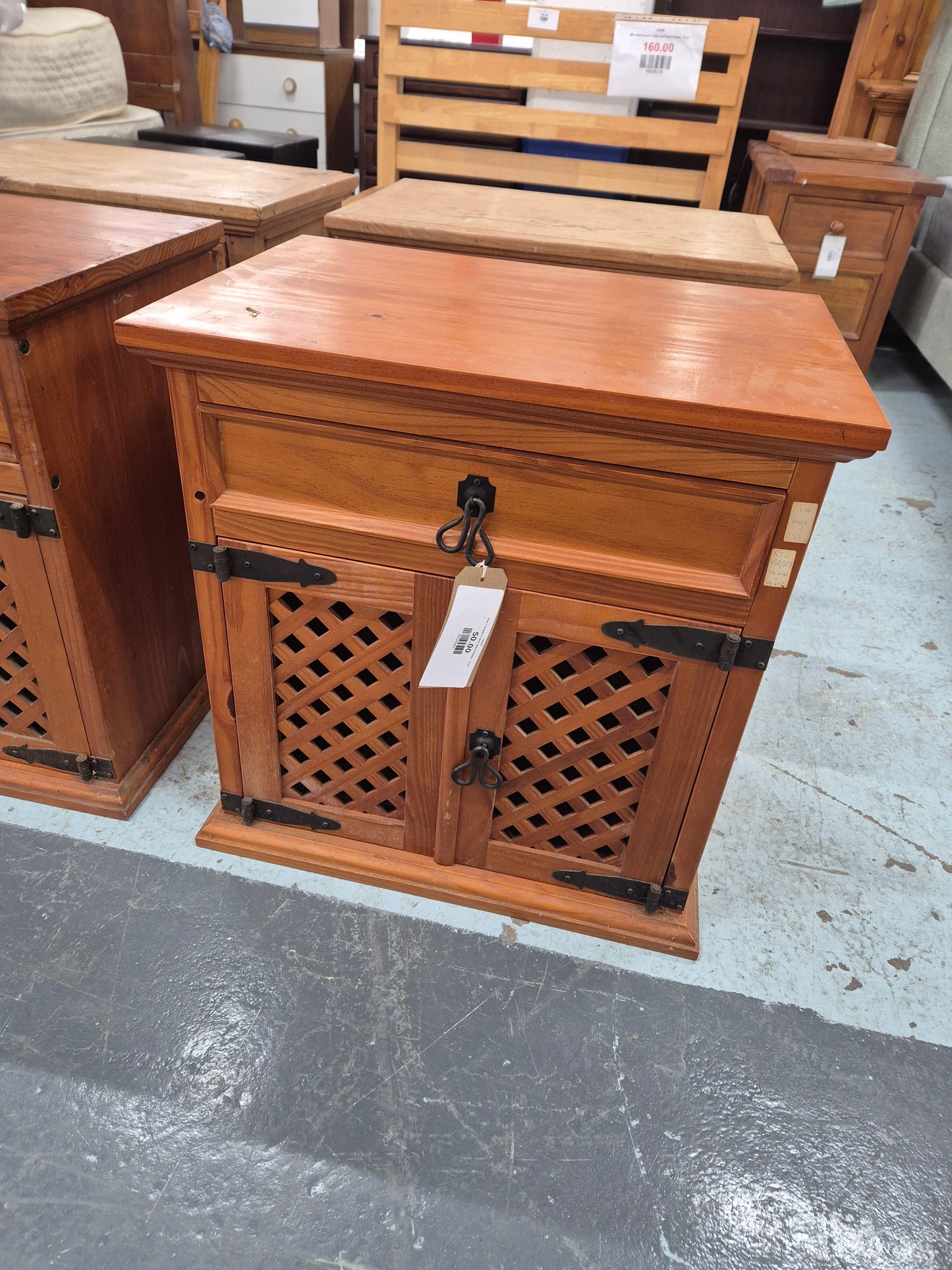 Pine 1 drawer 2 door lattice locker  1125