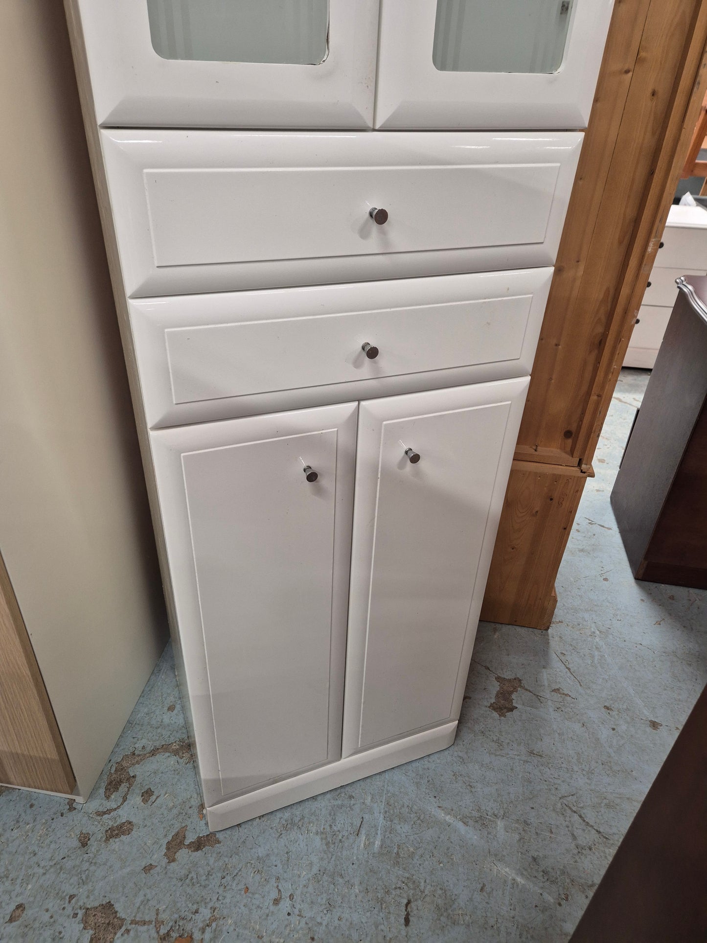 Tall white laminate 4 door 2 drawer bathroom unit 1125