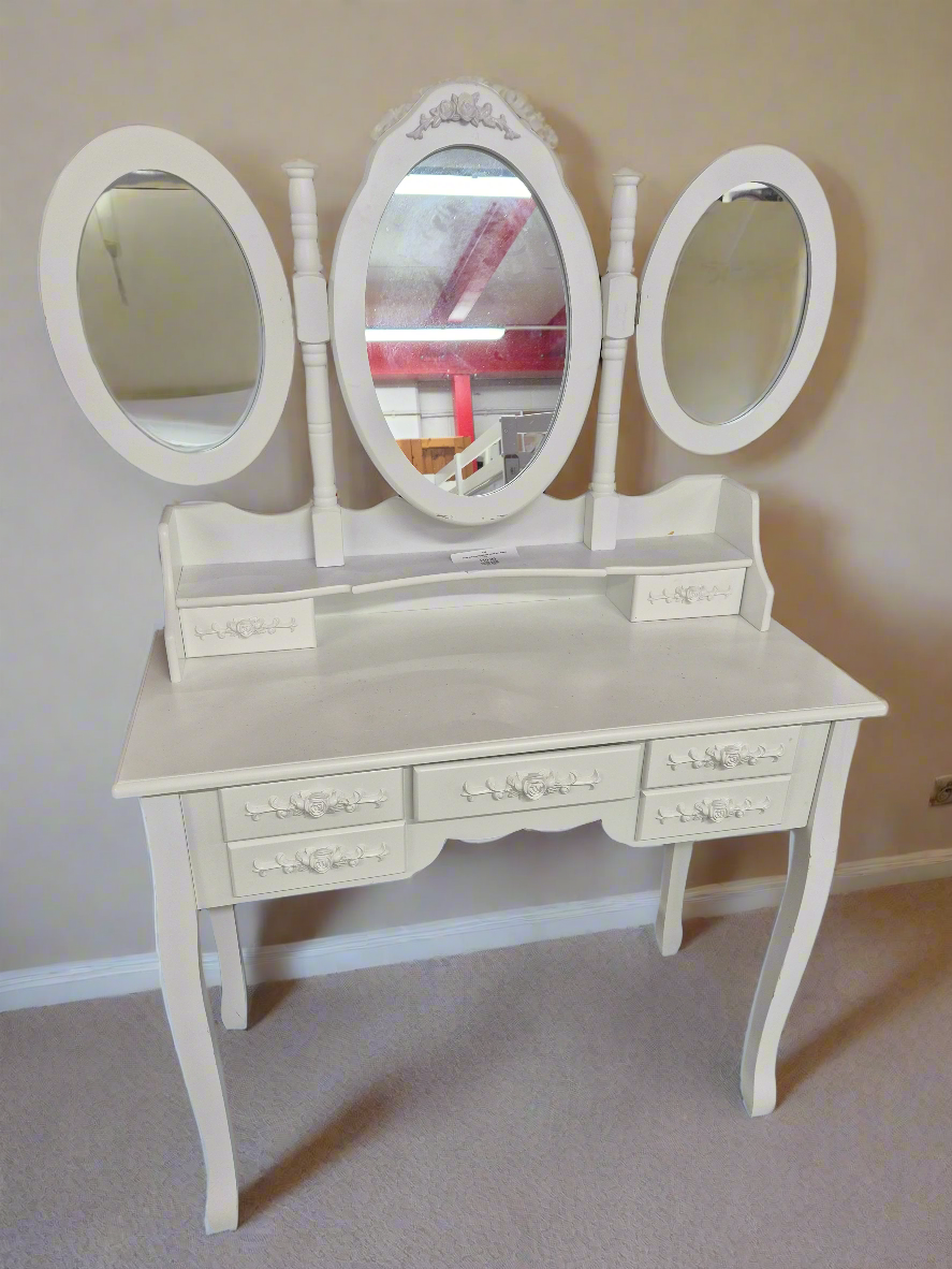 Ornate white dressing table with mirrors and 7 drawers 4124