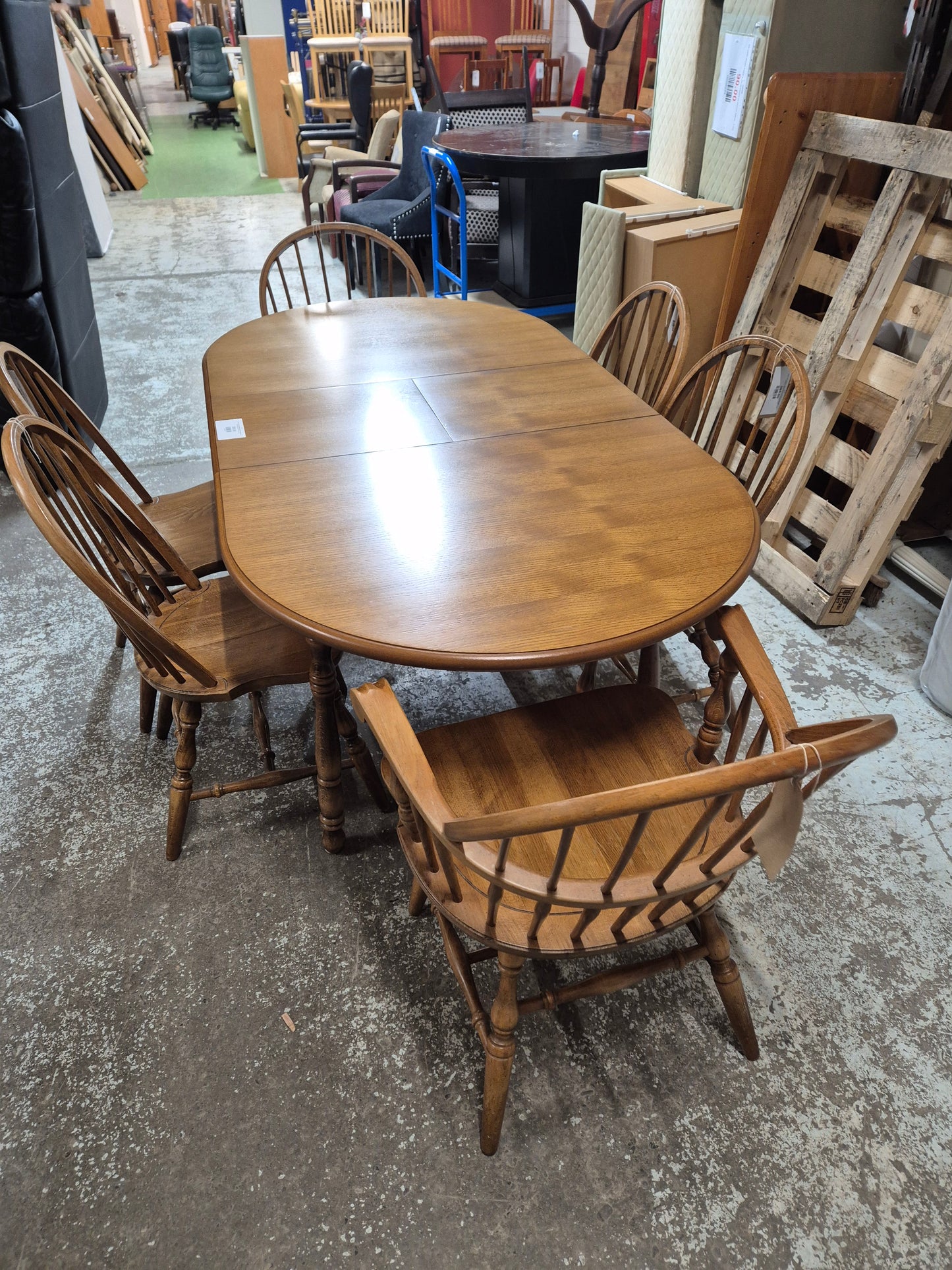 Solid oak stained extendable oval kitchen table with 4 no. matching chairs and 2 no. carvers  2125