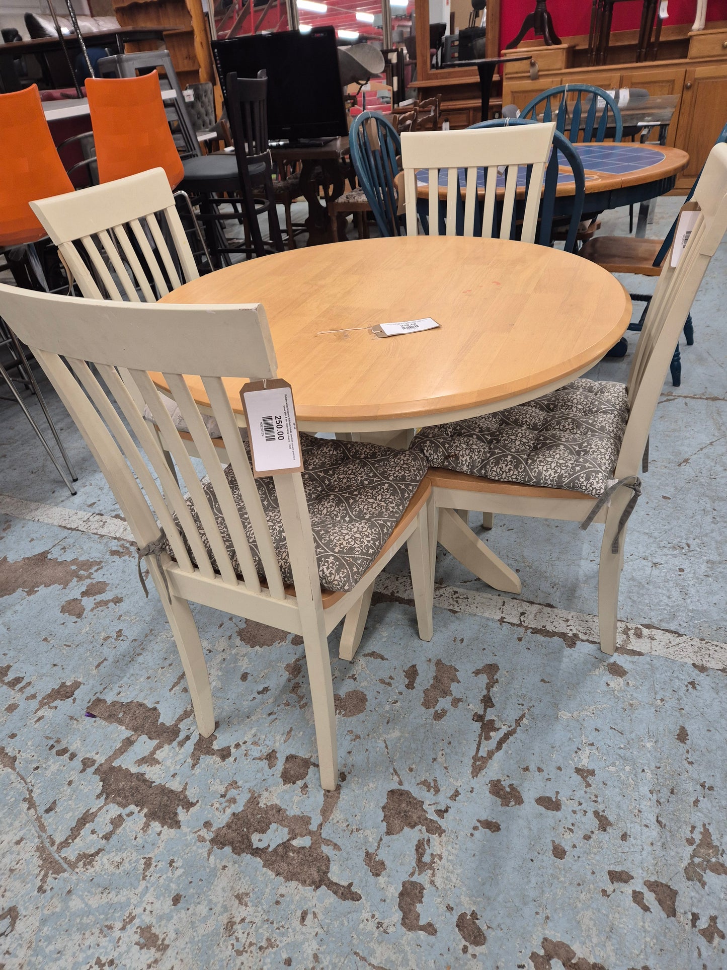 Rubberwood circular kitchen table central cream painted base with 4 no. matching chairs  1125