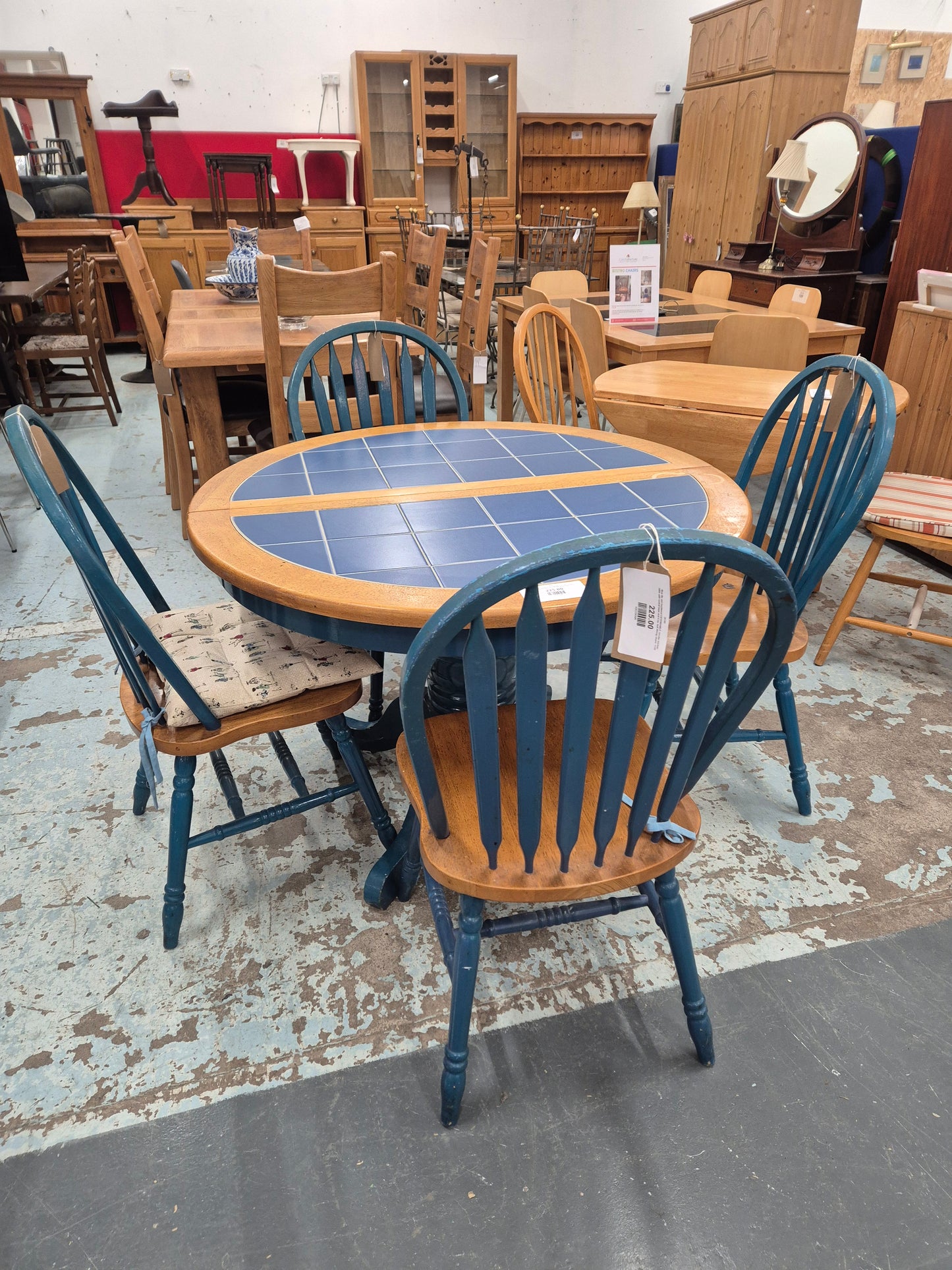 Blue tile and hardwood EXTENDABLE circular kitchen table with central base and 4 no. teal dining chairs  1125