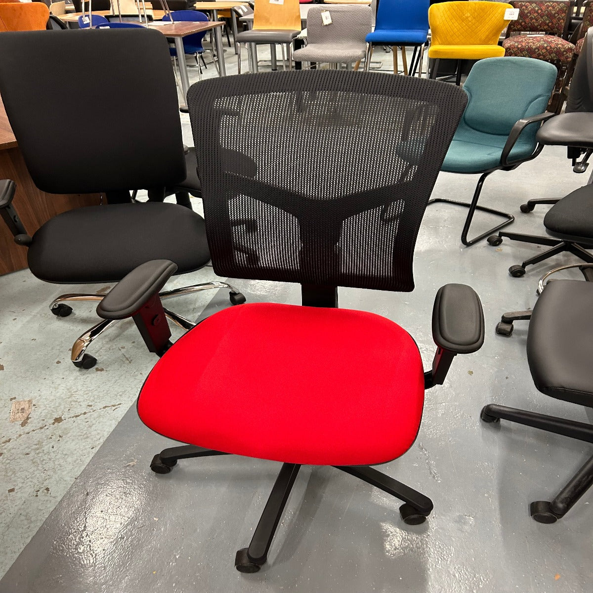 Senza mesh 3 lever swivel chair with HA Back and arms   12/04/21